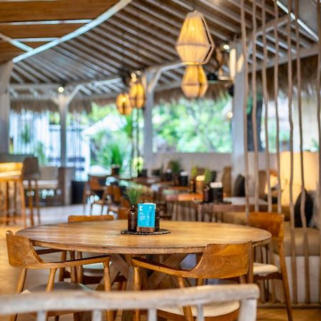 Mowies On The Beach Gili Air Exterior photo