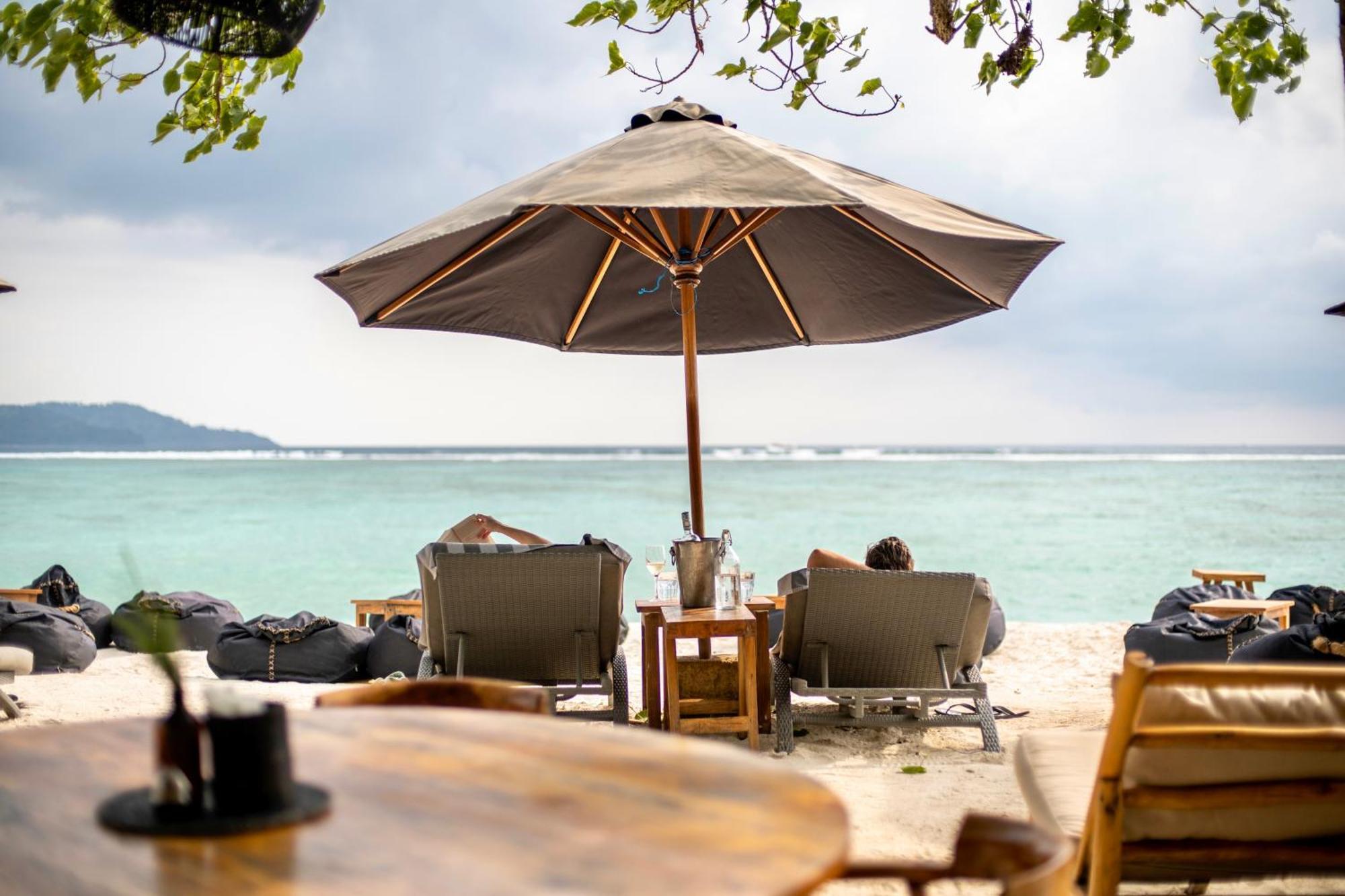 Mowies On The Beach Gili Air Exterior photo