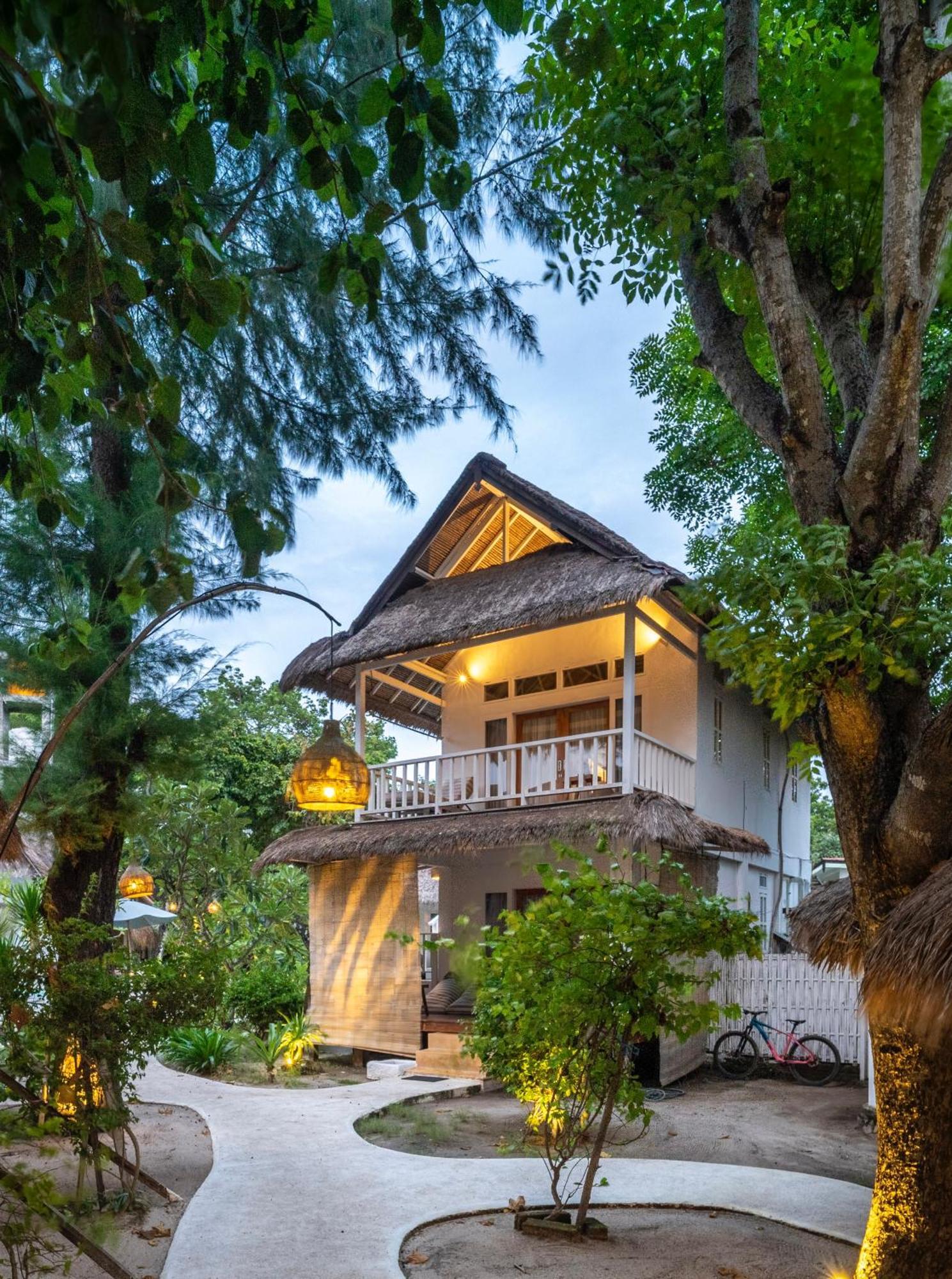 Mowies On The Beach Gili Air Exterior photo